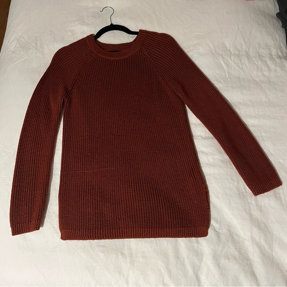 Red/burnt orange knit sweater